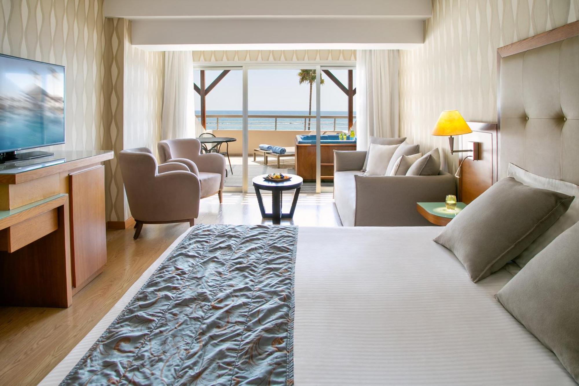 Suite con Terrazza Deluxe Vista Mare con Vasca Idromassaggio all'Aperto